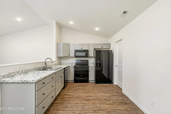 $1,800 | 7357 Grn Ests Way, Unit 21, Knoxville, TN 37918