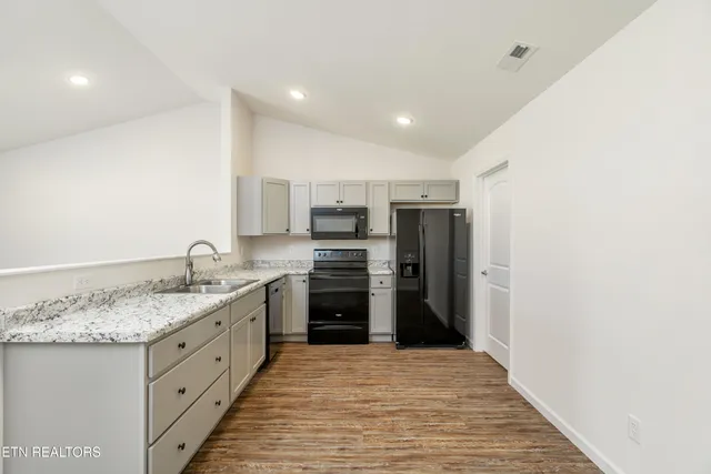 $1,800 | 7357 Grn Ests Way, Unit 21, Knoxville, TN 37918