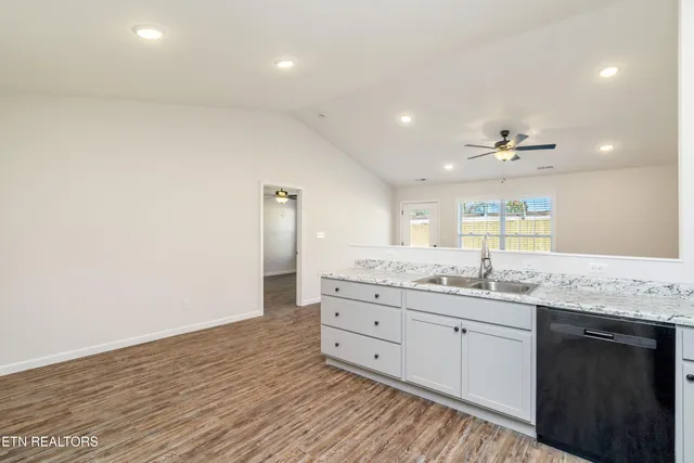 $1,800 | 7357 Grn Ests Way, Unit 21, Knoxville, TN 37918