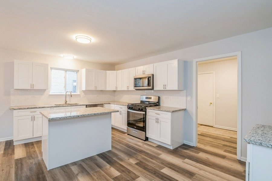 581 Indian Trail Road Antioch, IL 60002 - Photo 12 of 38 Gallery Image 12