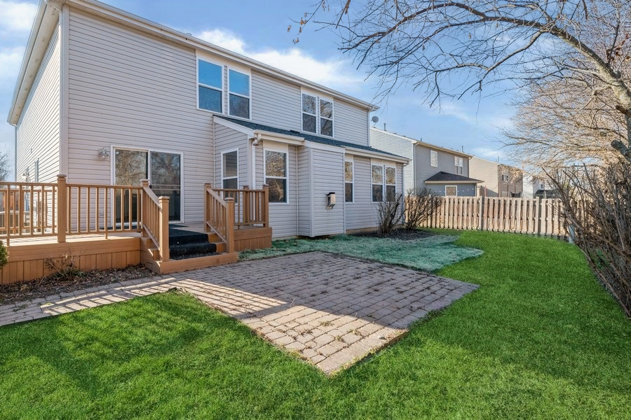 581 Indian Trail Road Antioch, IL 60002 - Photo 3 of 38 Gallery Image 3