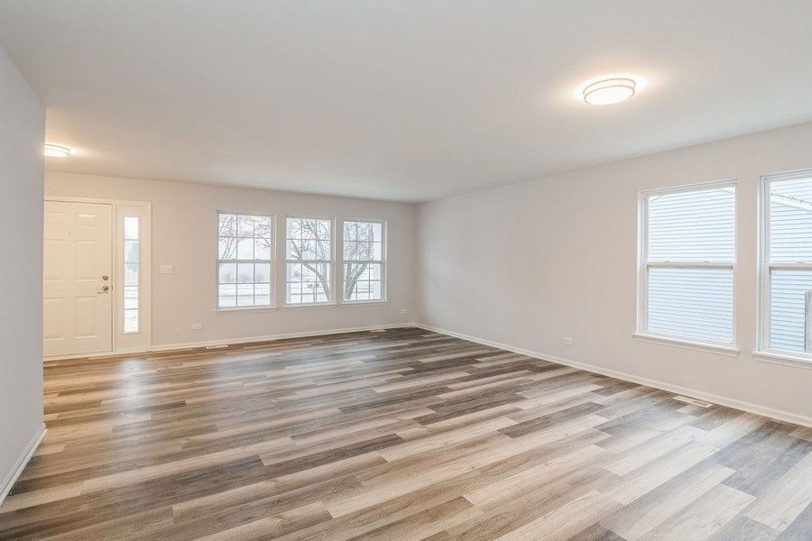 581 Indian Trail Road Antioch, IL 60002 - Photo 6 of 38 Gallery Image 6