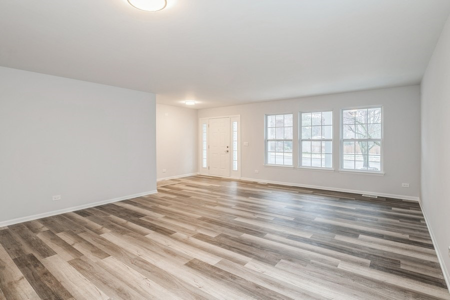 581 Indian Trail Road Antioch, IL 60002 - Photo 7 of 38 Gallery Image 7