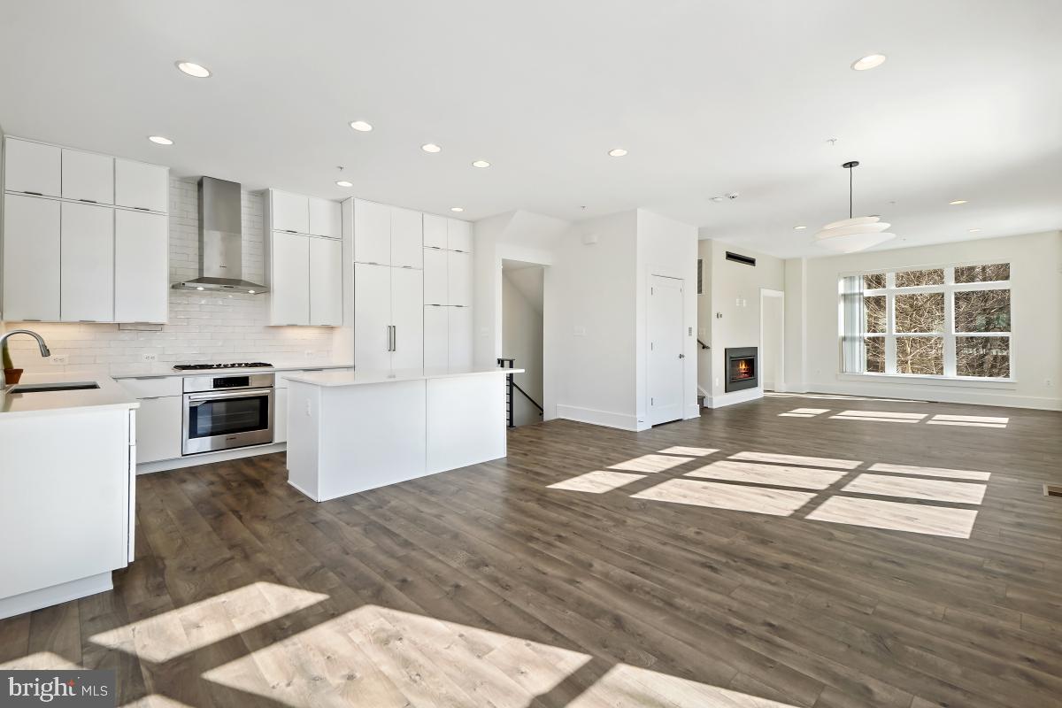 11300 Emerald Park Road Potomac, MD 20854 - Photo 14 of 34