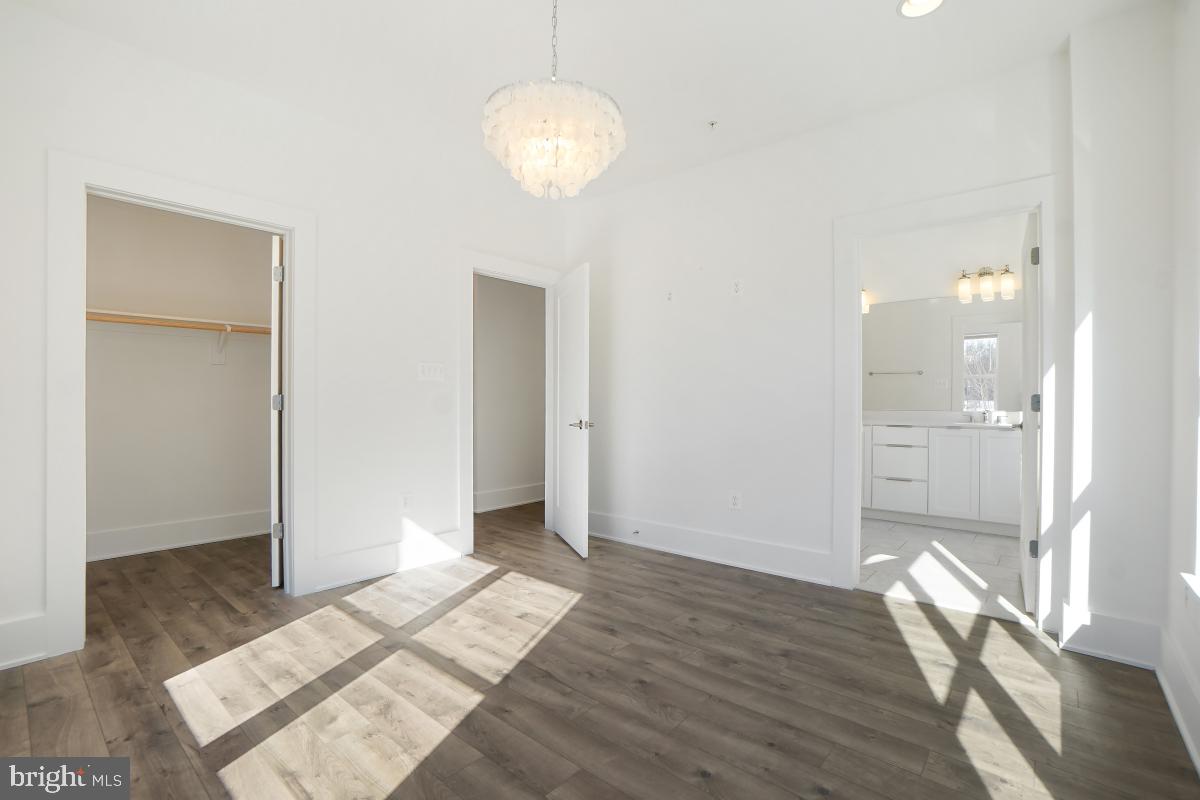 11300 Emerald Park Road Potomac, MD 20854 - Photo 21 of 34