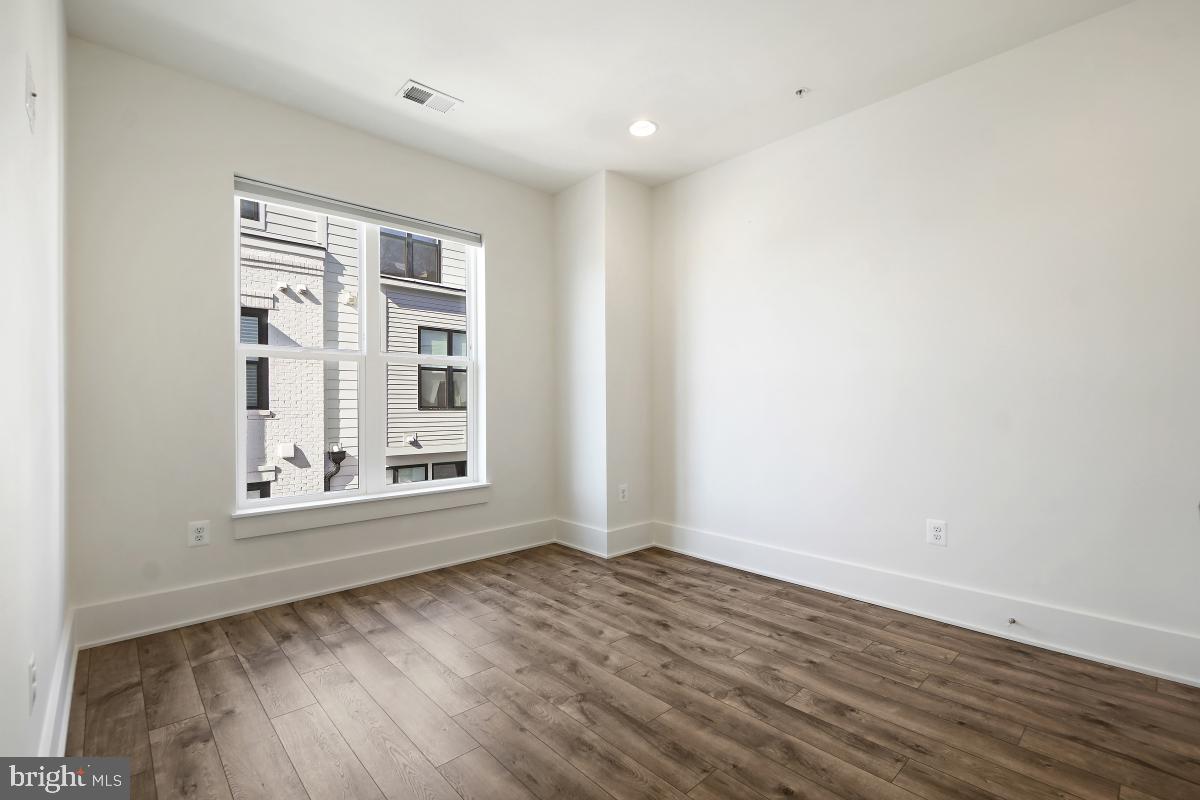 11300 Emerald Park Road Potomac, MD 20854 - Photo 27 of 34