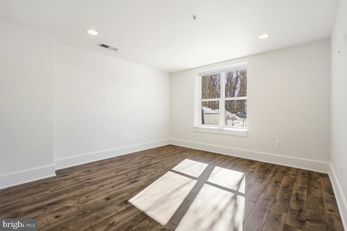 11300 Emerald Park Road Potomac, MD 20854 - Photo 32 of 34