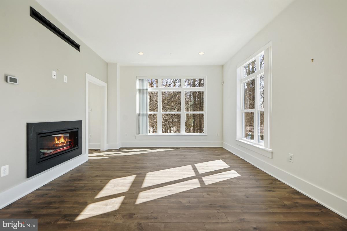 11300 Emerald Park Road Potomac, MD 20854 - Photo 6 of 34