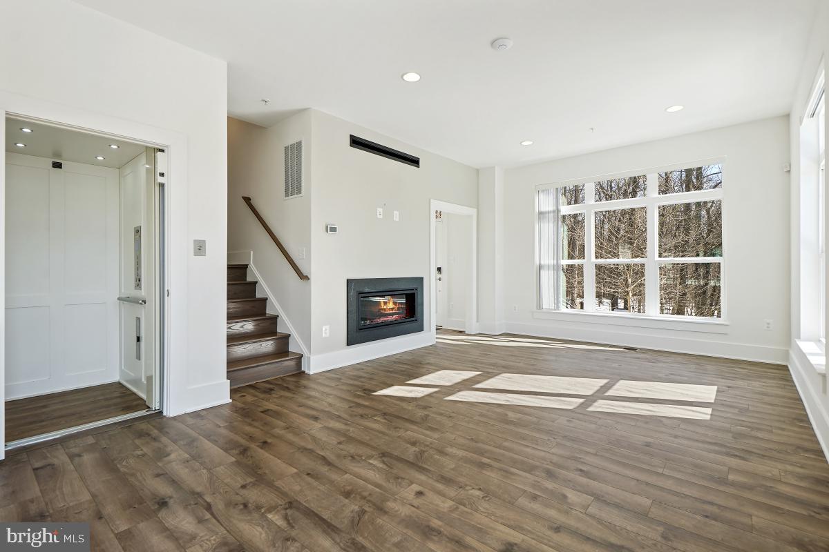 11300 Emerald Park Road Potomac, MD 20854 - Photo 8 of 34