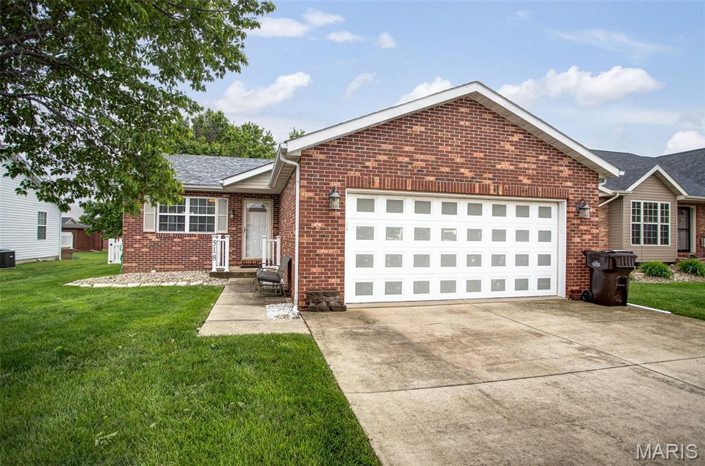 518 Deer Run Moro, IL 62067 - Photo 1 of 33