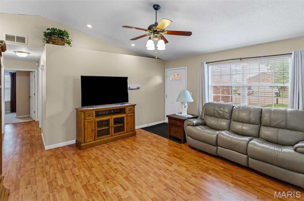 518 Deer Run Moro, IL 62067 - Photo 7 of 33