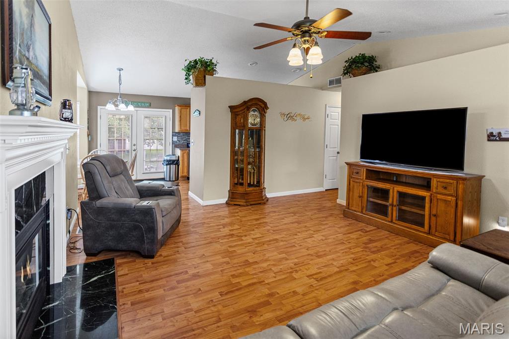 518 Deer Run Moro, IL 62067 - Photo 8 of 33