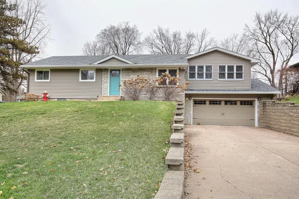 $450,000 | 267 Hanska Court, Shoreview, MN 55126