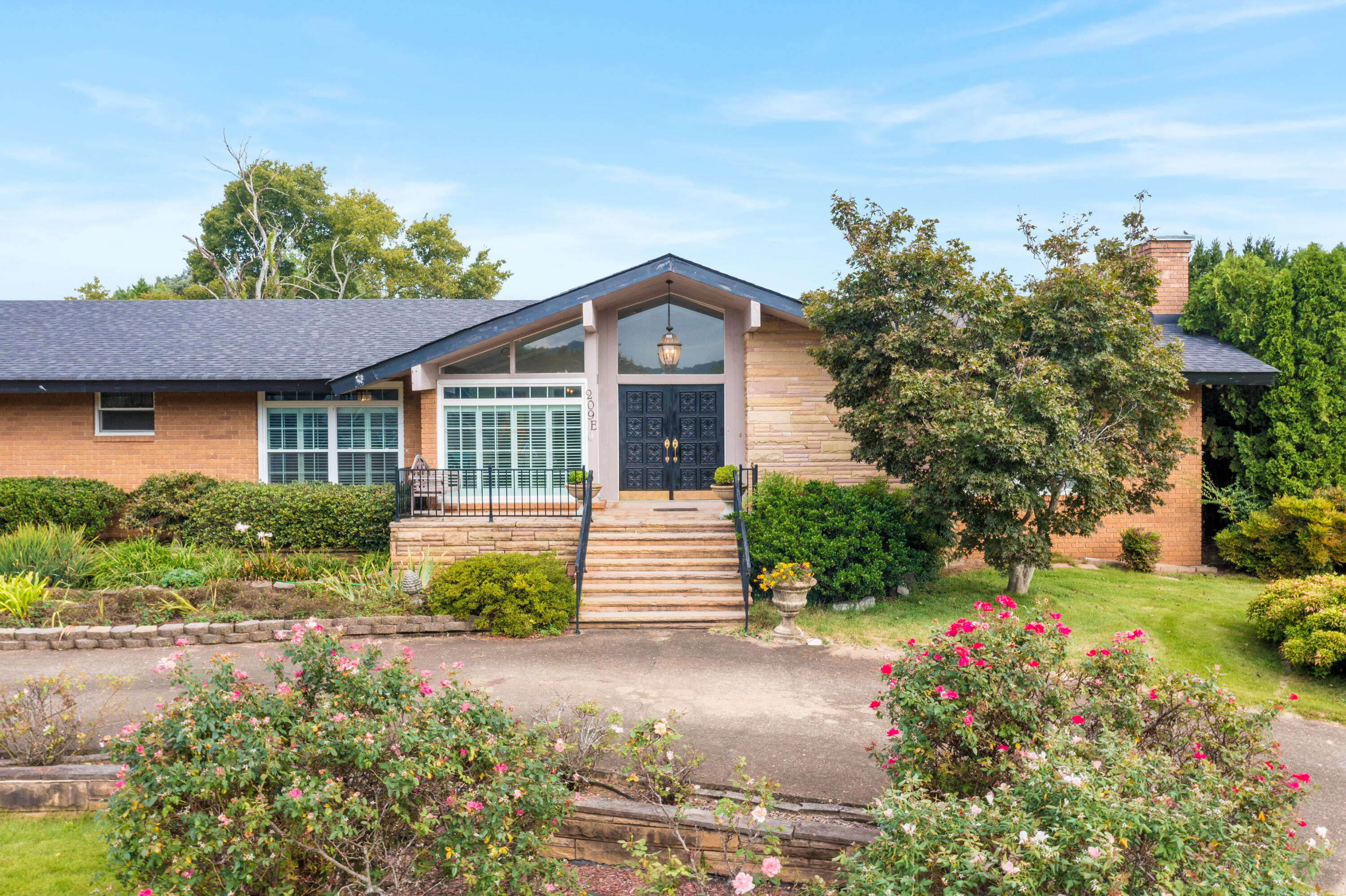 209 Masters Road East Hixson, TN 37343 - Photo 2 of 42 209_Master_Rd_E_0004