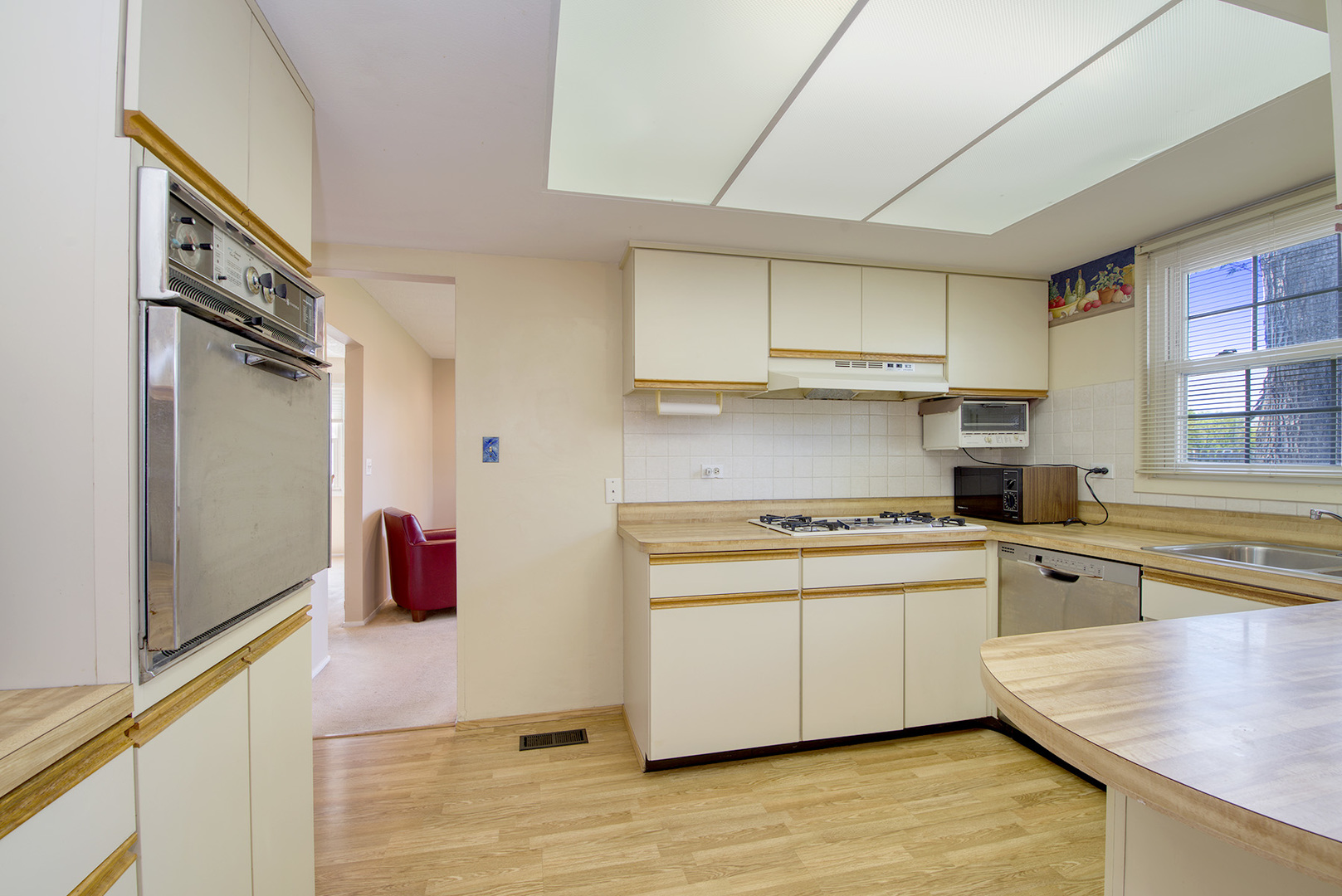 404 Regent Drive Buffalo Grove, IL 60089 - Photo 8 of 23