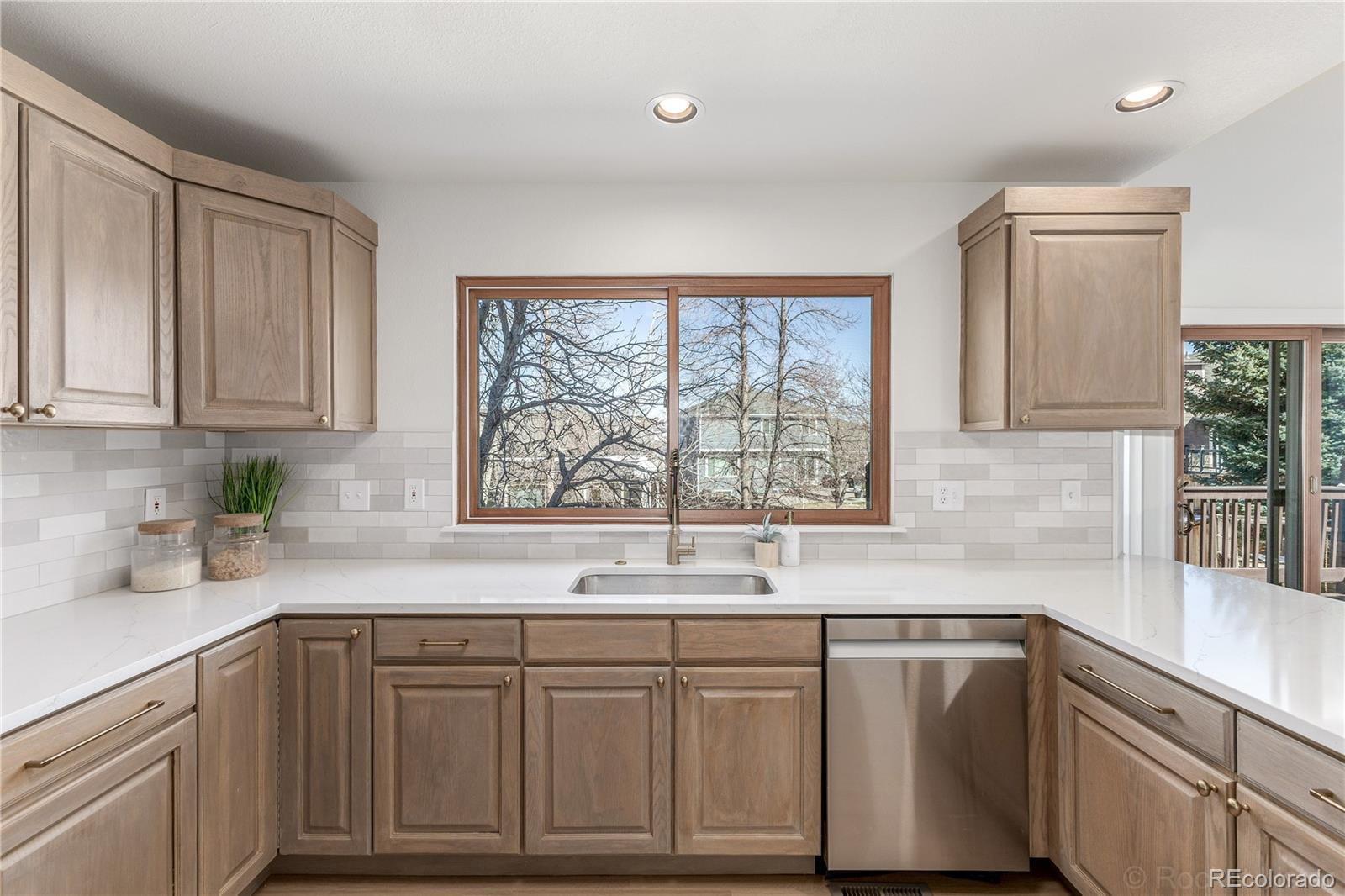 9648 Bellmore Place Highlands Ranch, CO 80126 - Photo 15 of 46