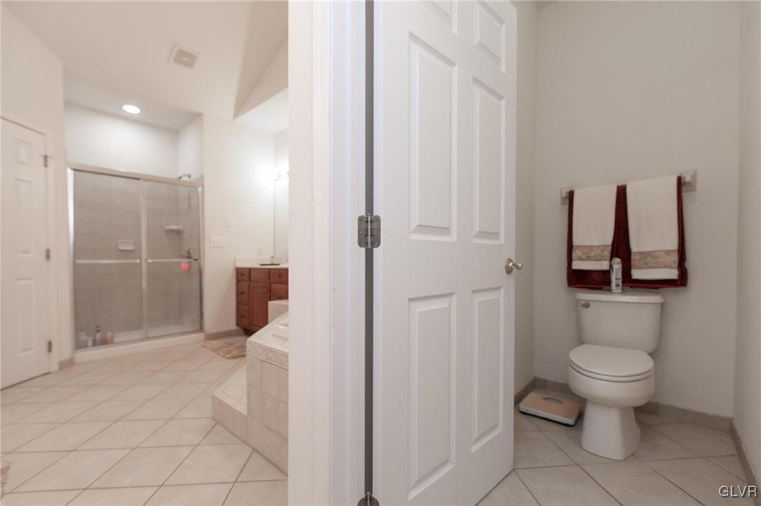 580 Rockbridge Road Nazareth, PA 18064 - Photo 27 of 30 a bathroom with a toilet sink and shower