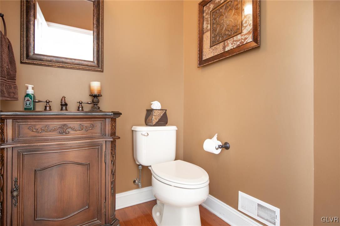 580 Rockbridge Road Nazareth, PA 18064 - Photo 9 of 30 a bathroom with a toilet a sink and a mirror