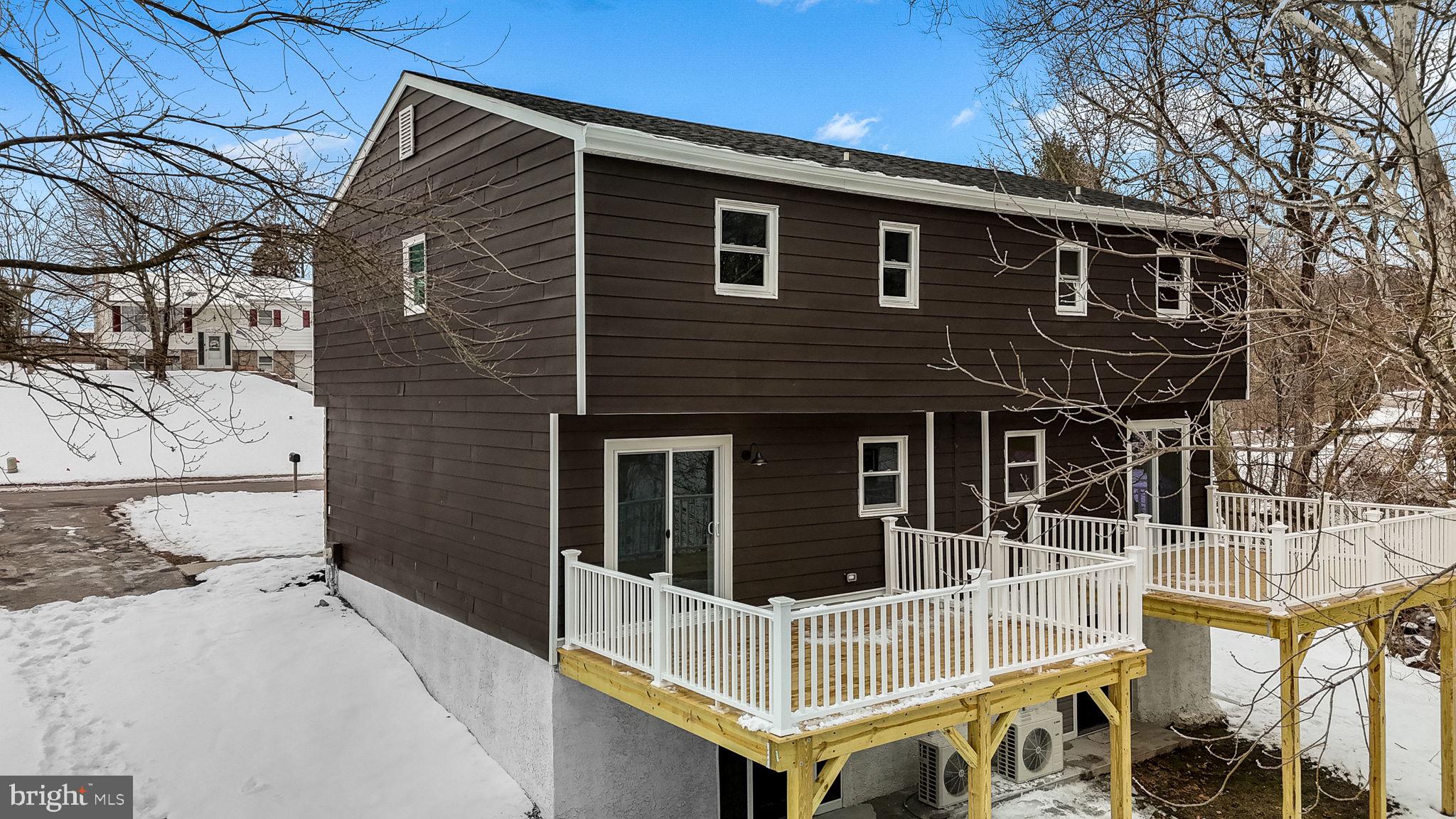 1224 North Valley Road Pottstown, PA 19464 - Photo 3 of 32 New deck