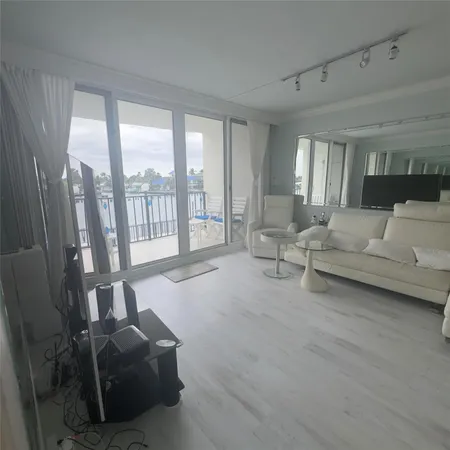 $670,000 | Undisclosed Address, Pompano Beach, FL 33062