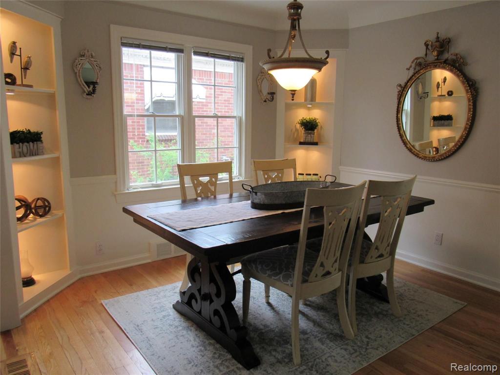 1635 Fairholme Road Grosse Pointe Woods, MI 48236 - Photo 12 of 42