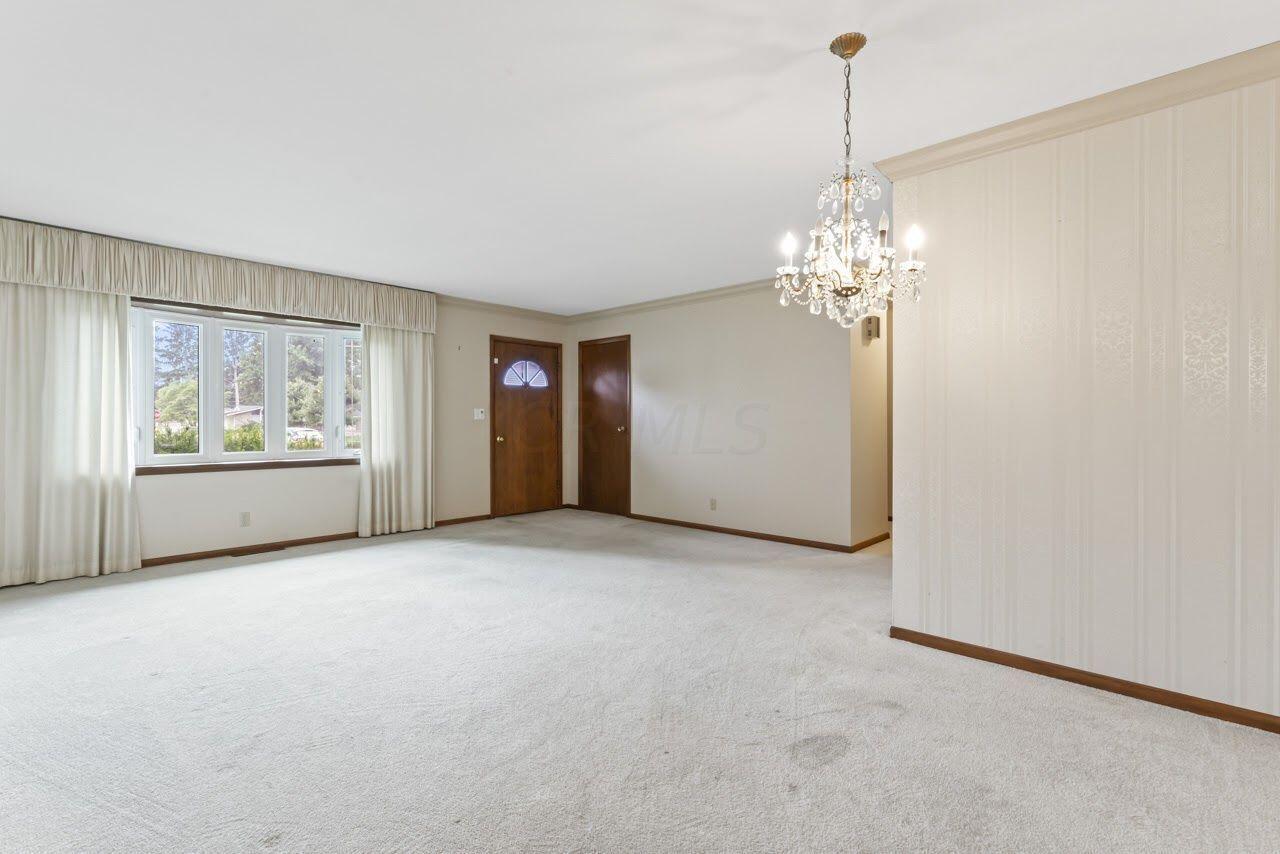 436 Reverie Place Newark, OH 43055 - Photo 8 of 38 Living room