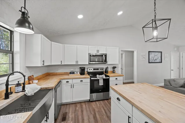 $789,900 | 1305 Cove Pointe Road, La Follette, TN 37766