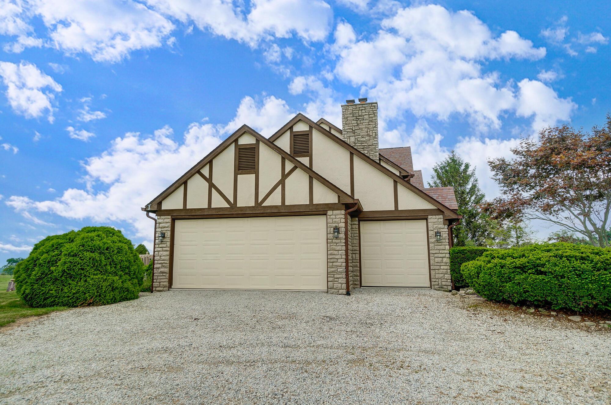 2100 Old Columbus Road London, OH 43140 - Photo 77 of 92 Three Car Garage