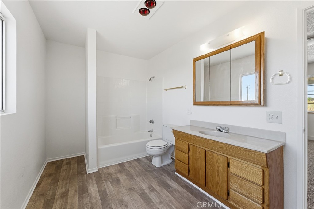 7281 Sherwood Road Joshua Tree, CA 92252 - Photo 27 of 35 Upstairs bathroom