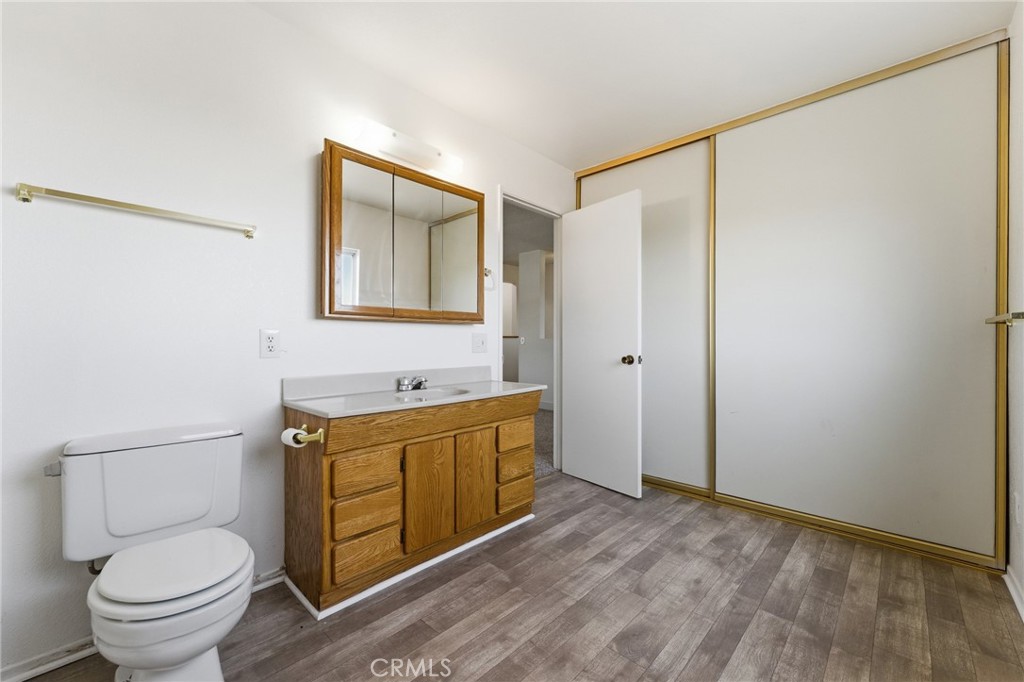 7281 Sherwood Road Joshua Tree, CA 92252 - Photo 28 of 35 upstairs bathroom