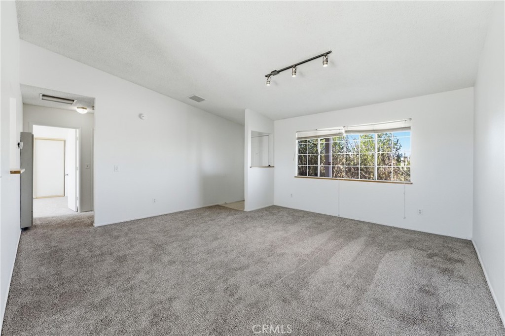 7281 Sherwood Road Joshua Tree, CA 92252 - Photo 4 of 35 Unit 1 living room