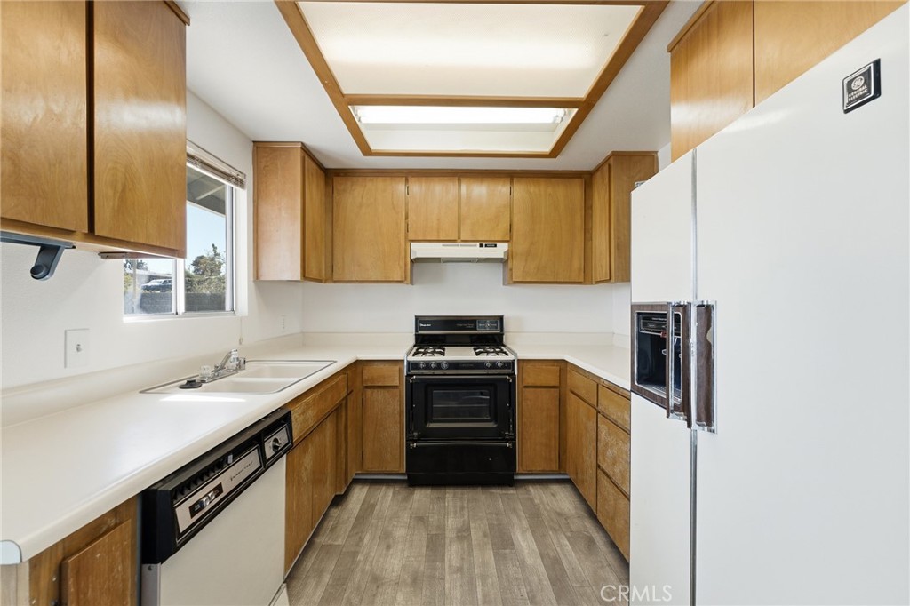 7281 Sherwood Road Joshua Tree, CA 92252 - Photo 5 of 35 Unit 1 kitchen