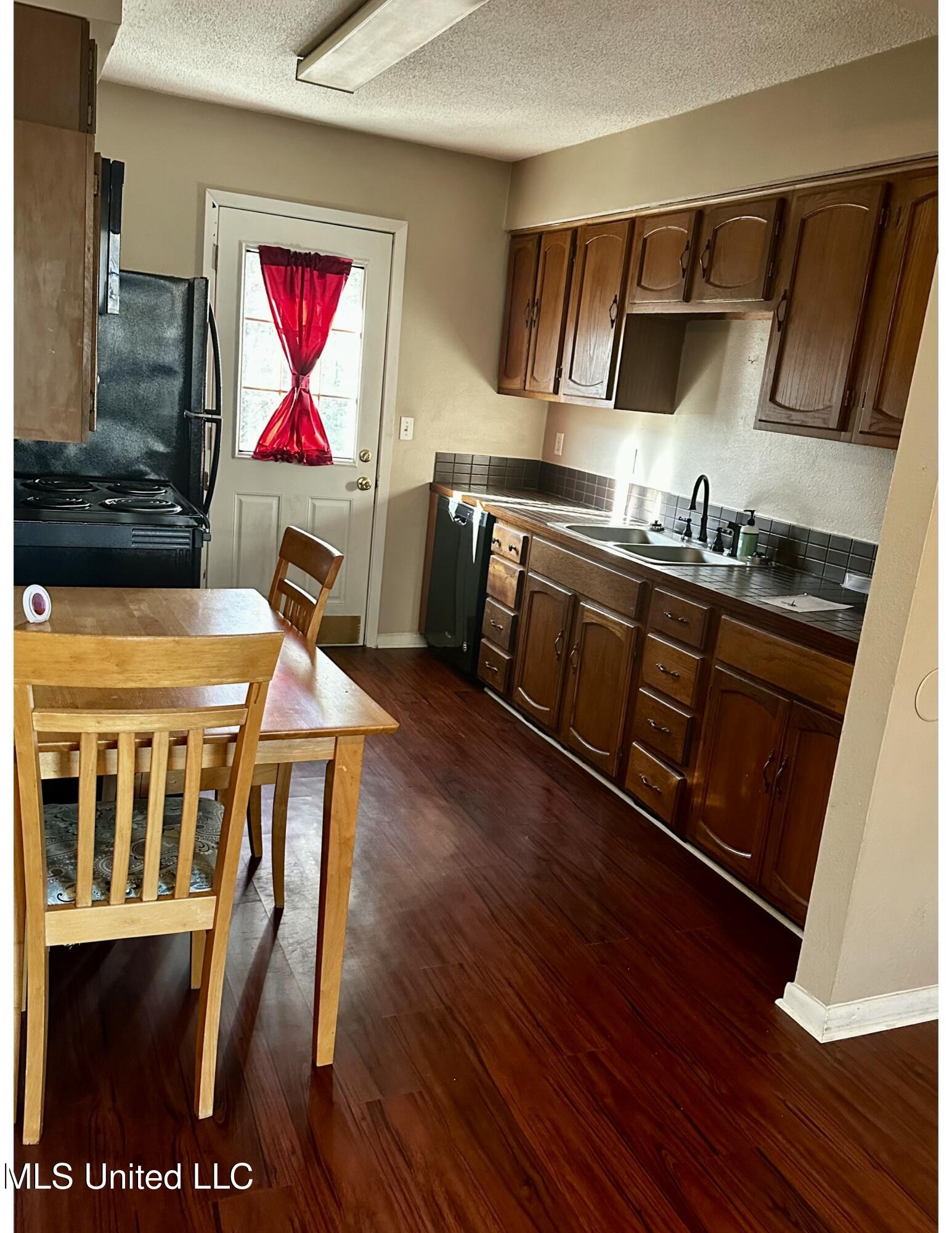 126 West Union Road Carriere, MS 39426 - Photo 9 of 17 kitchen