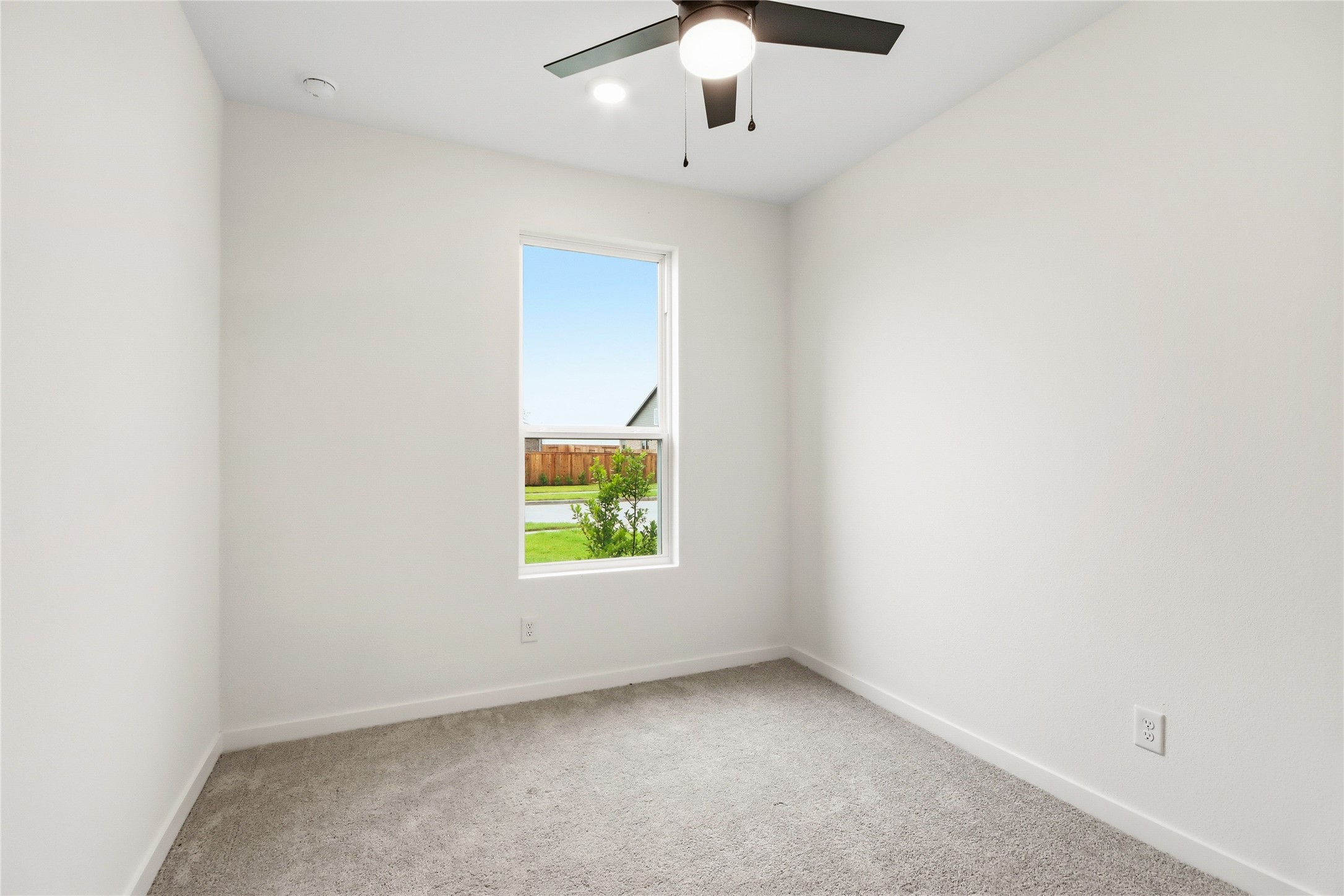 28927 Rustic Robin Lane Hockley, TX 77447 - Photo 5 of 25 an empty room with window