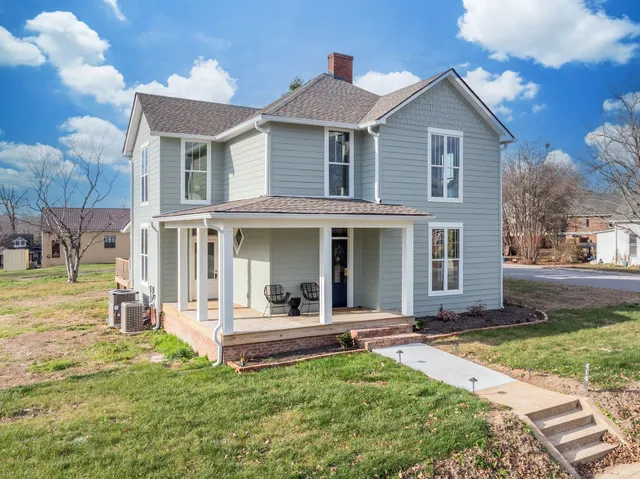 $699,900 | 414 West College Street, Dickson, TN 37055