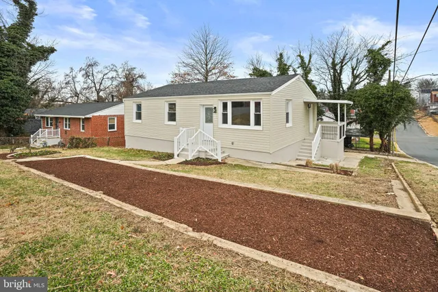 a view of a yard with a house in the background