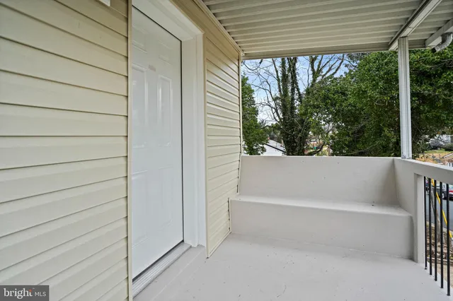 a view of a bathtub in the back yard