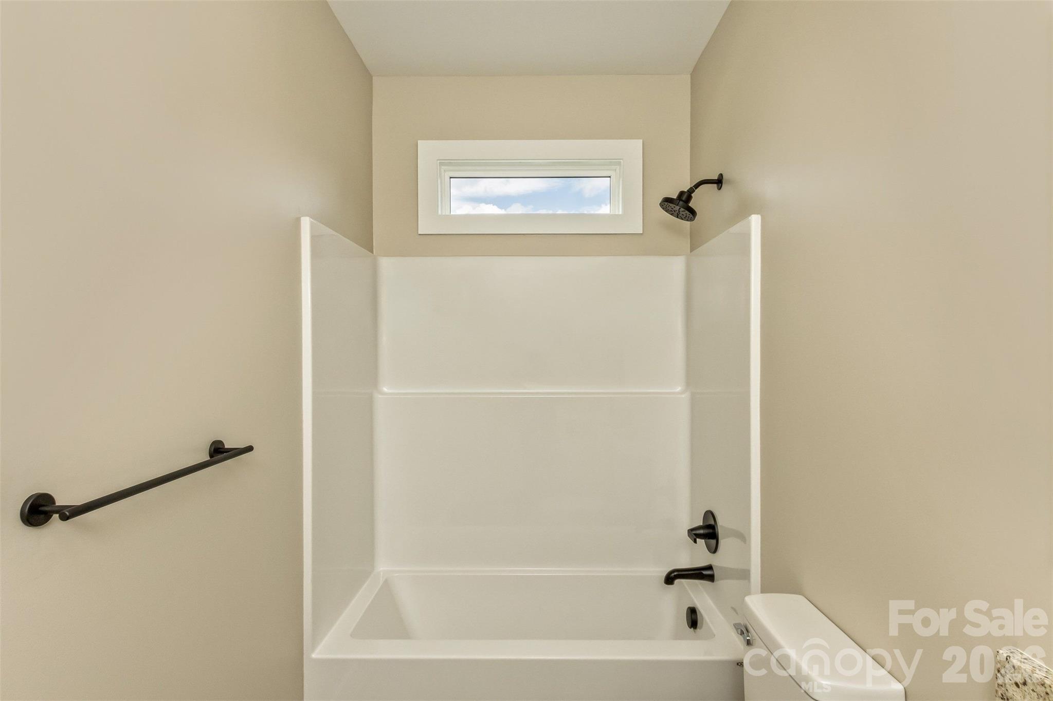 112 Peyton Elaine Road Clyde, NC 28721 - Photo 20 of 35 a bathroom with a bathtub