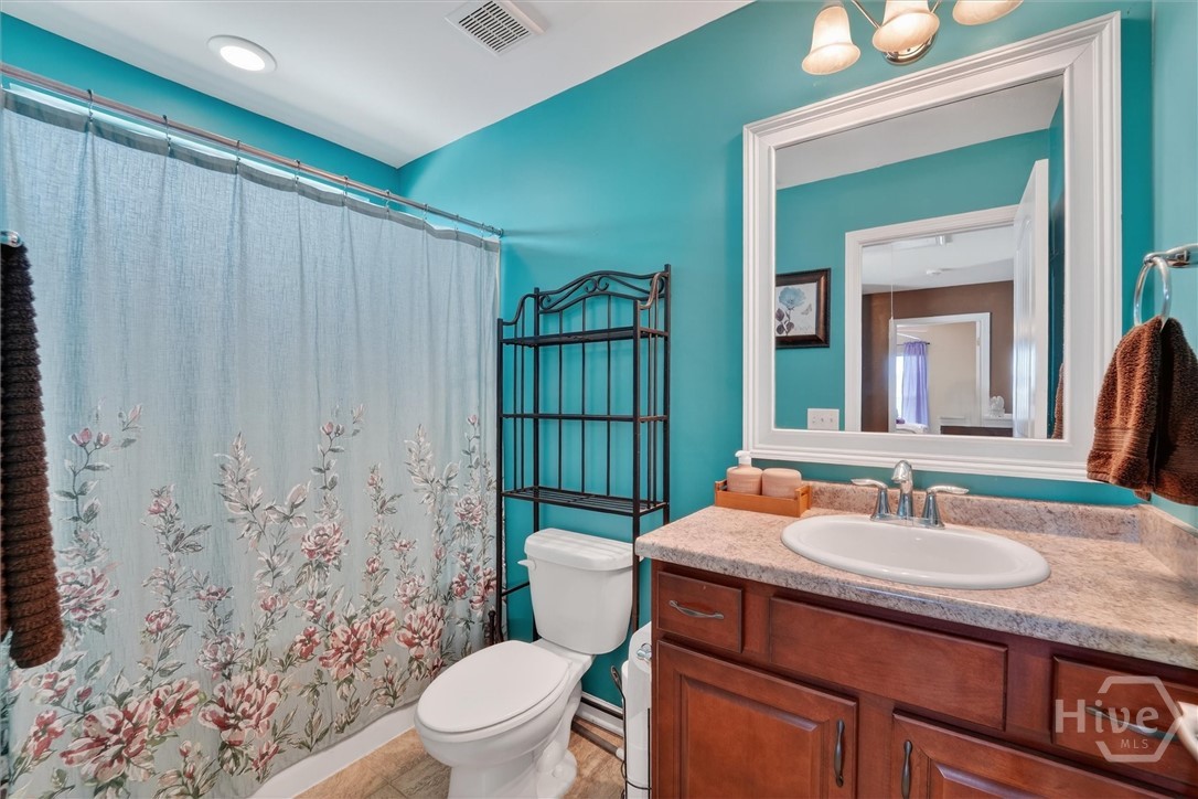 282 Willow Point Circle Savannah, GA 31407 - Photo 32 of 40 Guest full bathroom