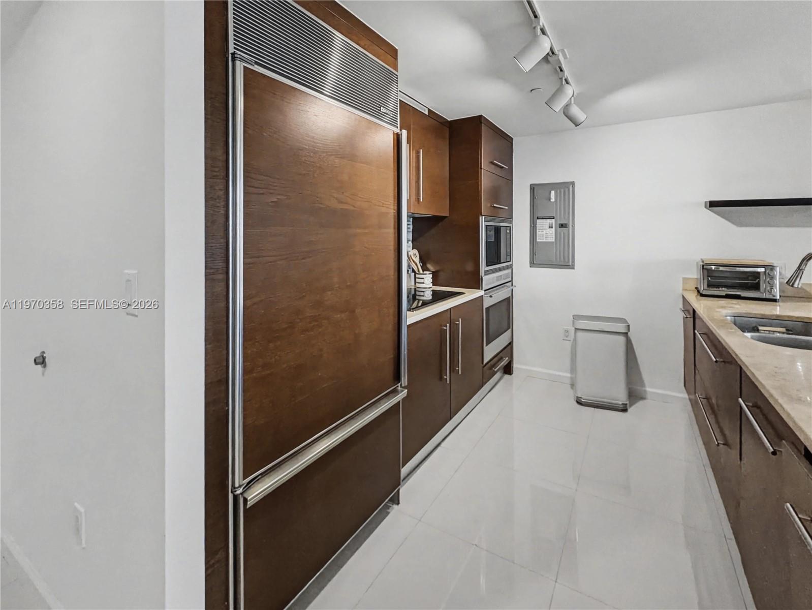 465 Brickell Avenue, Unit 2705 Miami, FL 33131 - Photo 10 of 25