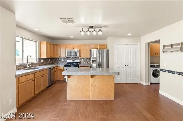 $2,495 | 3916 Varallo Street, Las Vegas, NV 89129