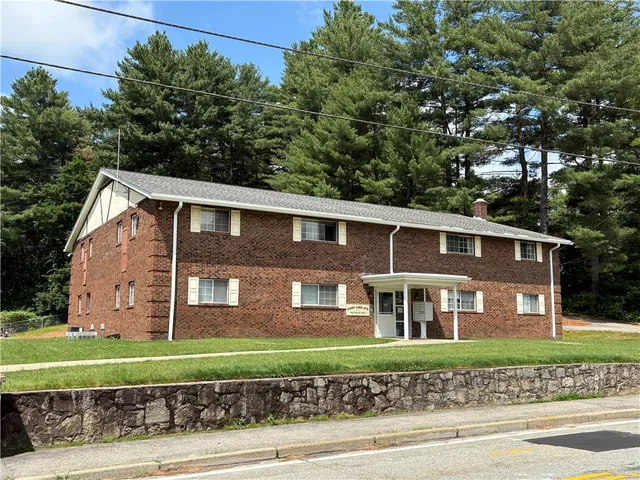 $1,600 | 92 Dean Avenue, Smithfield, RI 02917