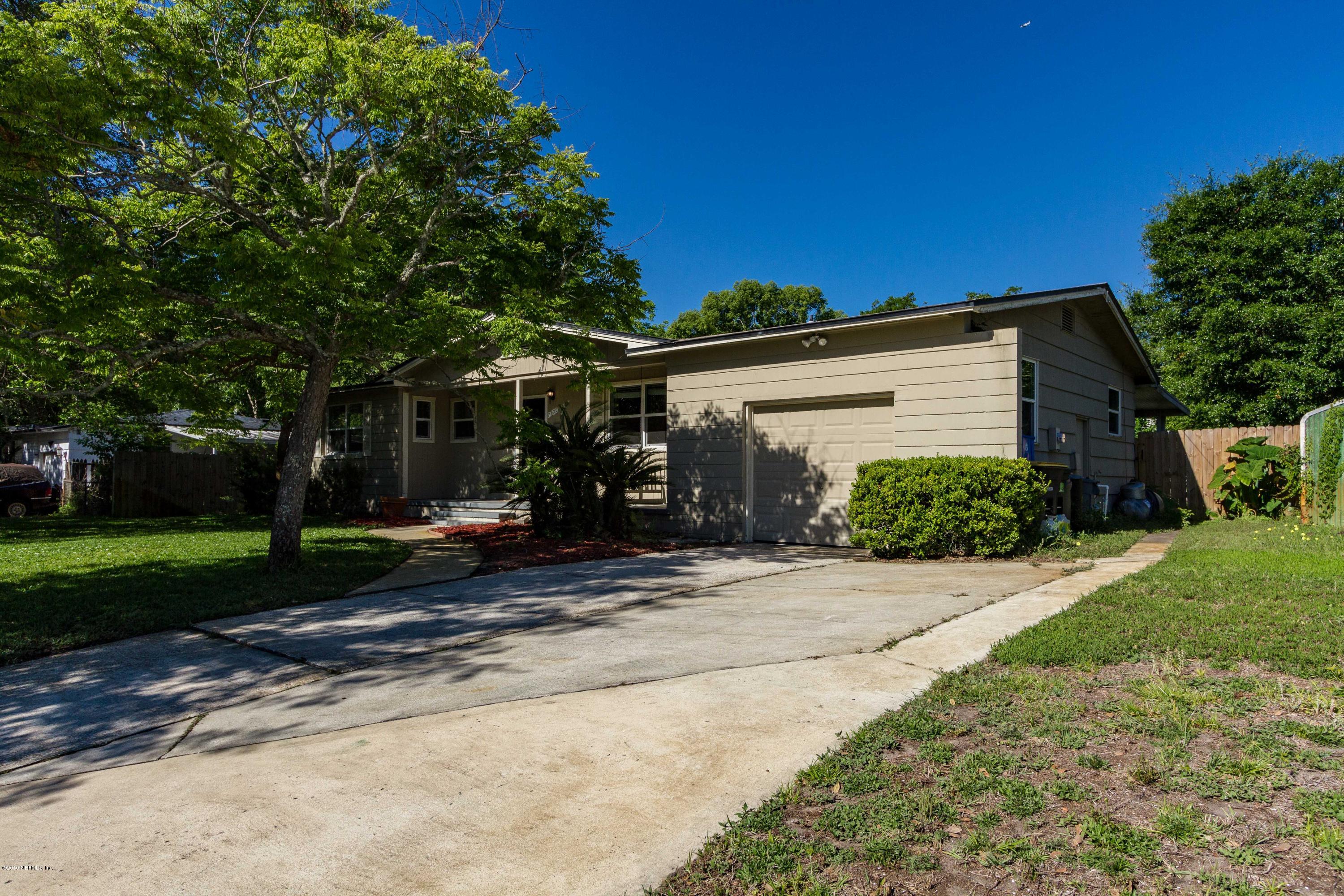 7420 Hennessy Road Jacksonville, FL 32244 - Photo 38 of 39 a view of a house with backyard and garden