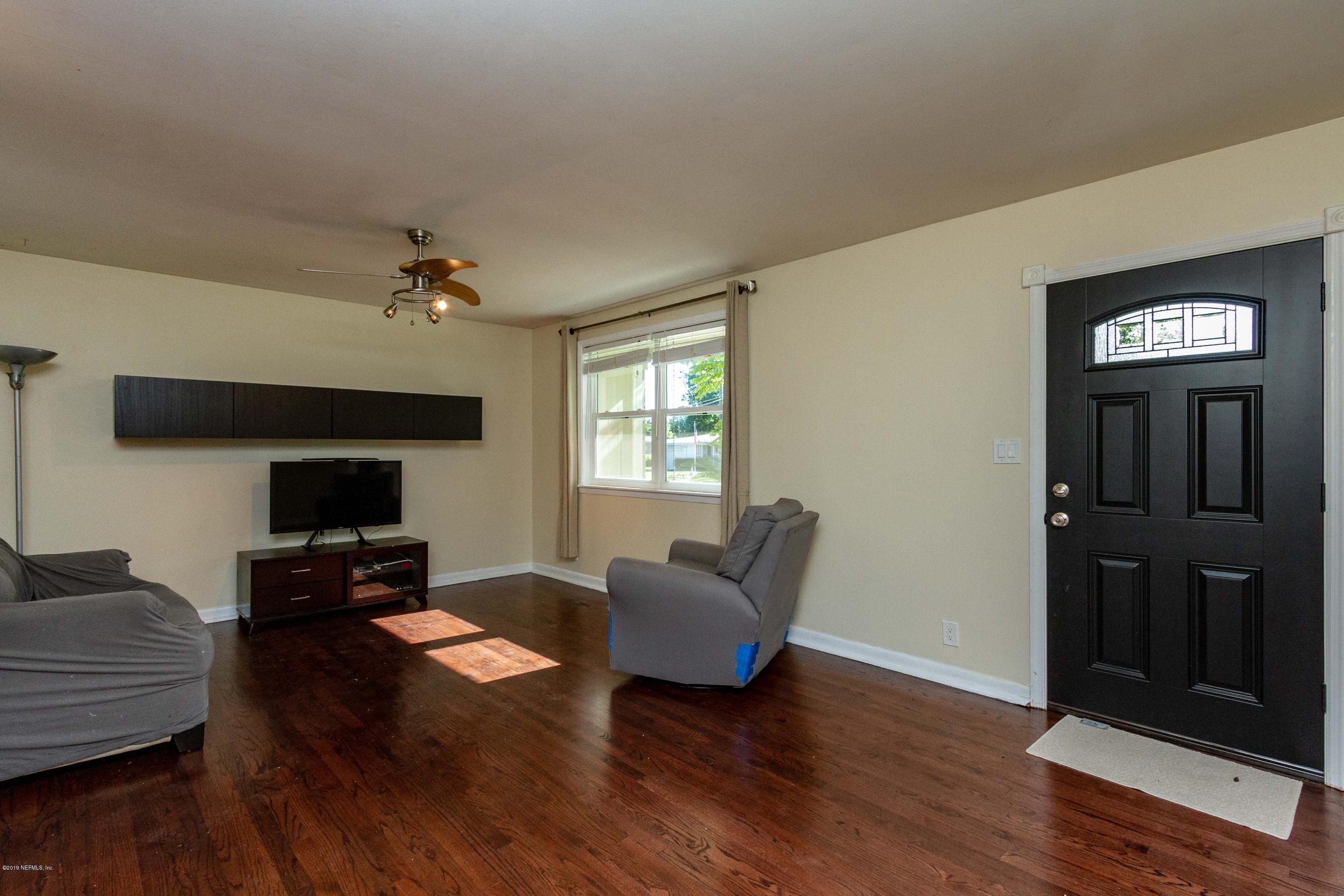 7420 Hennessy Road Jacksonville, FL 32244 - Photo 8 of 39 a living room with furniture and a flat screen tv