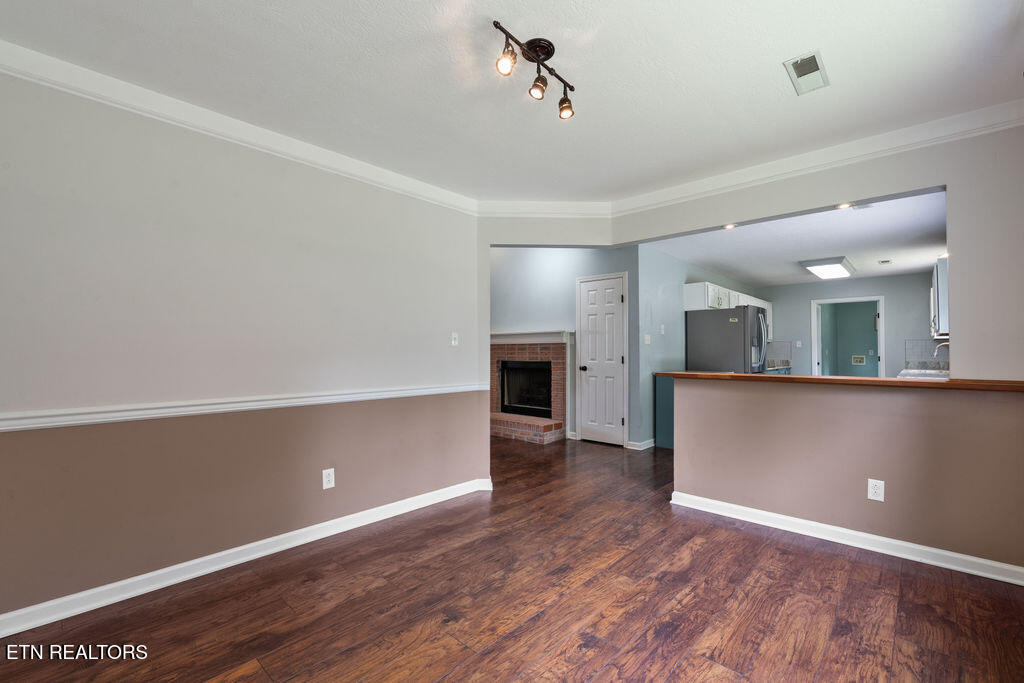 8301 Encounter Trail Powell, TN 37849 - Photo 13 of 40 Dining/Bar area