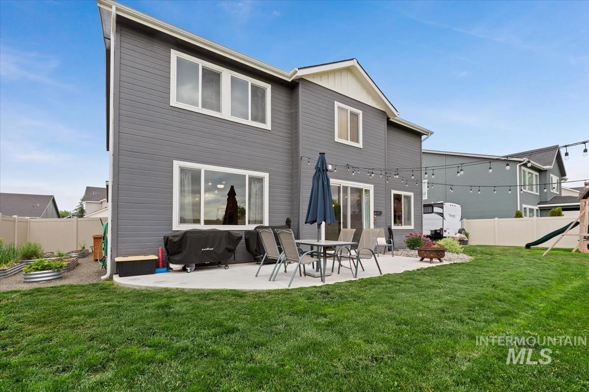 815 Knowledge Street Middleton, ID 83644 - Photo 45 of 49 Expansive backyard featuring a manicured lawn and a concrete patio