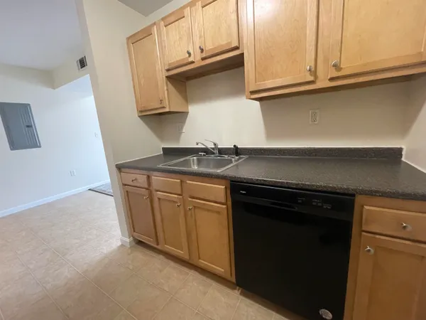 $1,945 | 50 Sentinel Court, Unit 200, Manchester, NH 03103