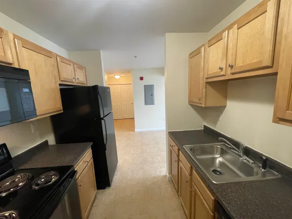 $1,945 | 50 Sentinel Court, Unit 200, Manchester, NH 03103