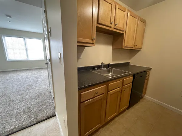 $1,945 | 50 Sentinel Court, Unit 200, Manchester, NH 03103