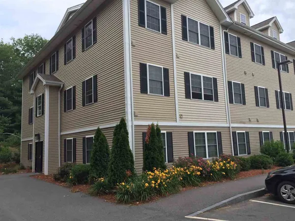 $1,945 | 50 Sentinel Court, Unit 200, Manchester, NH 03103